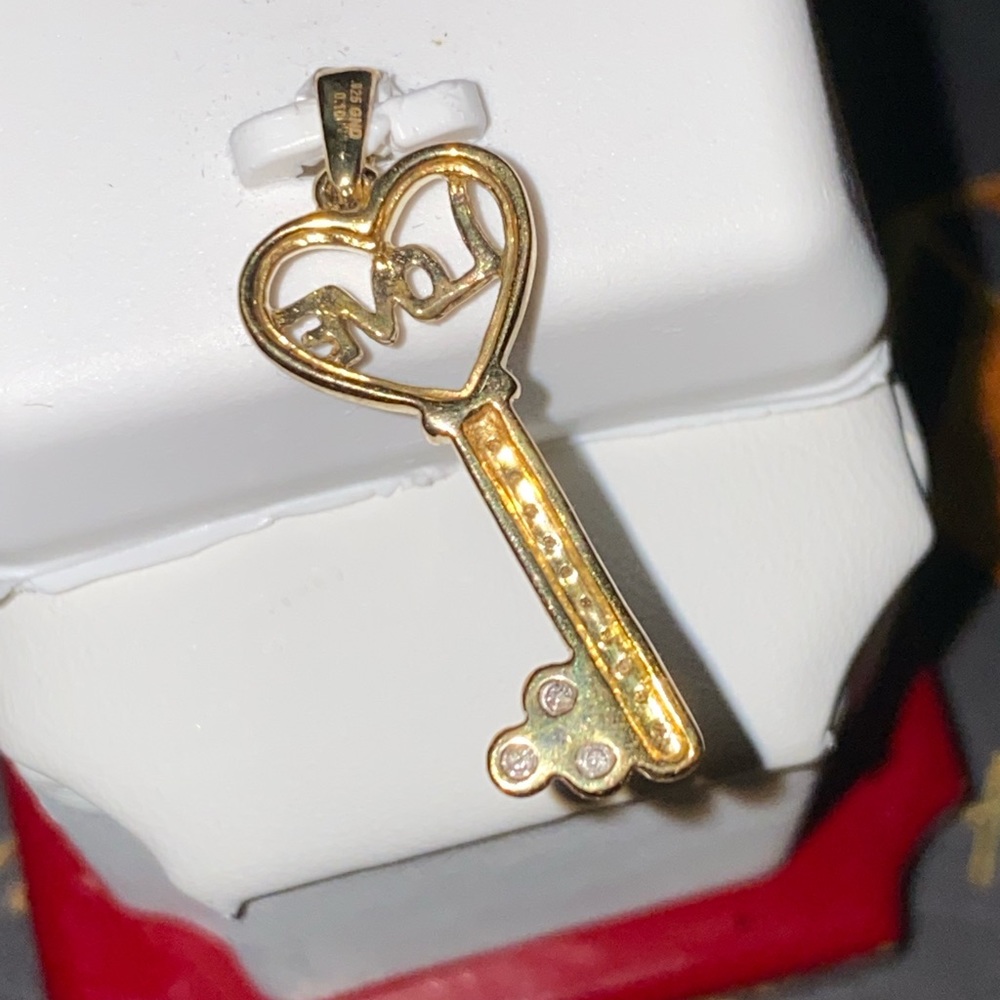 Real diamond gold vermeil love key pendant charm not CZ not moissanite big sale! - Picture 3 of 3